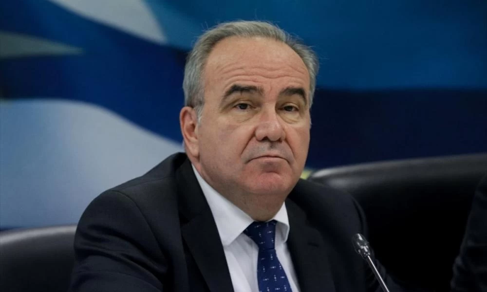 Παπαθανάσης: «Από Δευτέρα ανοίγουν κι άλλα καταστήματα»
